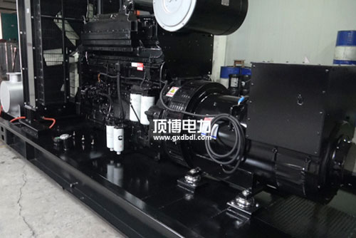 祝賀頂博電力與老客戶柳州市碩特機(jī)電商行再度攜手250KW上海嘉柴發(fā)電機(jī)組！