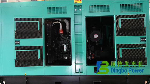 240kW東風(fēng)康明斯靜音箱式柴油發(fā)電機(jī)組1