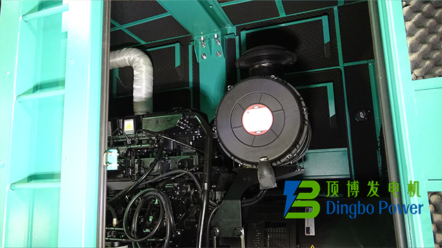 240kW東風(fēng)康明斯靜音箱式柴油發(fā)電機(jī)組2