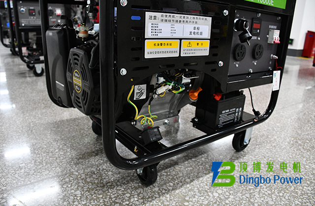 8KW開架式汽油發(fā)電機組3